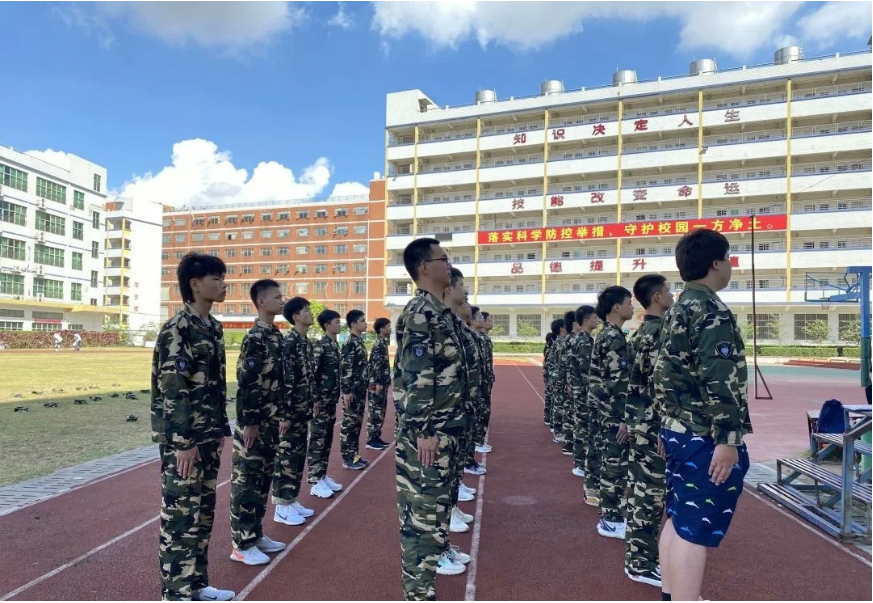 北大青鸟深圳校区--QM2001军训剪影