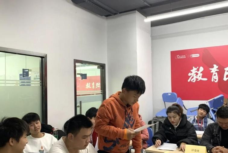 北大青鸟深圳校区--QM2003班级内部辩论赛